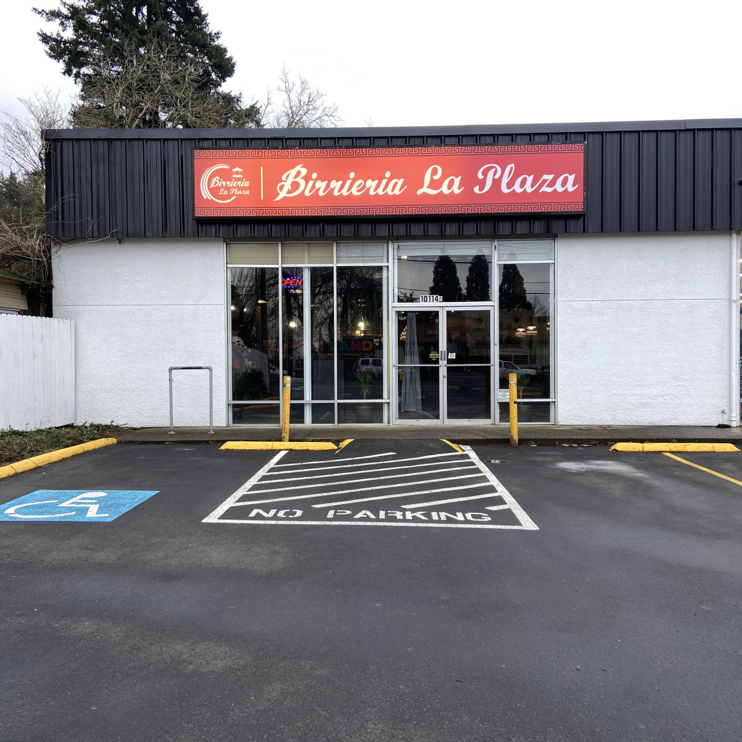 Birrieria La Plaza Restaurant in SE Portland Oregon